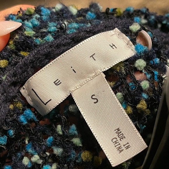 Sweater - Picture 4 of 4